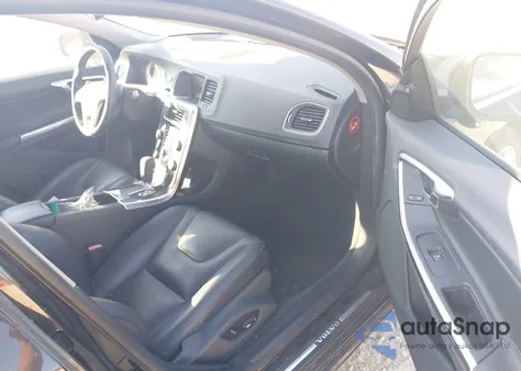 2011 Volvo S60 T6 z USA, uszkodzony, nr VIN YV1902FH1B2003085